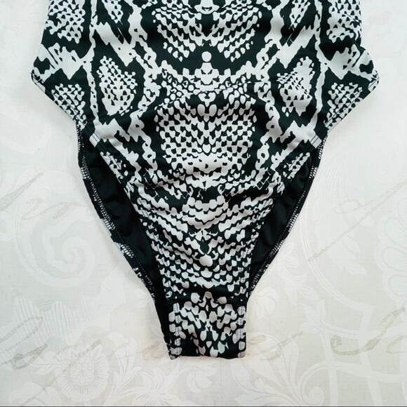 Hilo snake print strapless full piece bathing suit swim Small - Picture 3 of 12